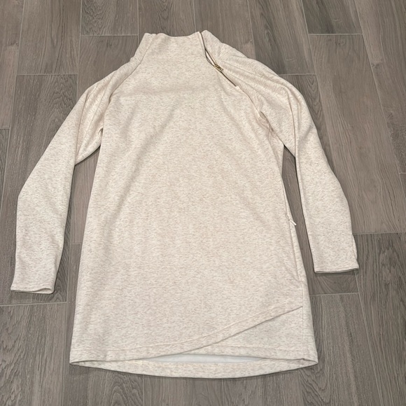Athleta Women’s Long Cream Sweatshirt With Zipper On The Neck Size S - Picture 1 of 5